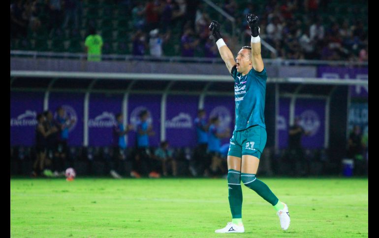 FIGURA. Vikonis evitó que el Atlas consiguiera el empate con varias atajadas de gran nivel. IMAGO7