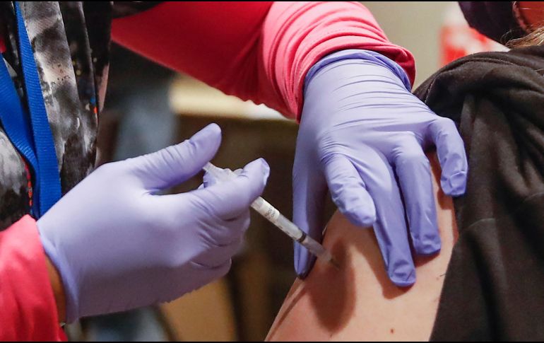 Hasta el momento, la OMS ha autorizado las tres vacunas aprobadas por la FDA -las de Pfizer/BioNTech, Moderna y Janssen-; y también ha incluido en su lista dos versiones de de AstraZeneca, además de los sueros Sinopharm y Sinovac. AFP / ARCHIVO