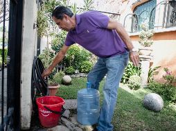 Desde hace un mes hay una fuga en la colonia Lagos del Country que ha afectado el flujo del líquido en las viviendas. EL INFORMADOR/ G. Gallo