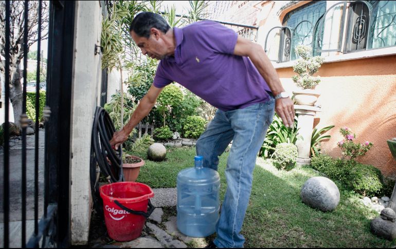 Desde hace un mes hay una fuga en la colonia Lagos del Country que ha afectado el flujo del líquido en las viviendas. EL INFORMADOR/ G. Gallo