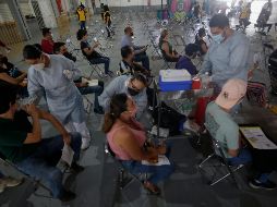 Autoridades esperan llegar a la meta de vacunar al 70% de la población mayor de 30 años para finales de octubre. EL INFORMADOR / ARCHIVO