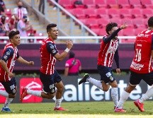 SONRÍEN. Chivas consiguió su primer triunfo a las órdenes de Marcelo Michel Leaño. IMAGO7