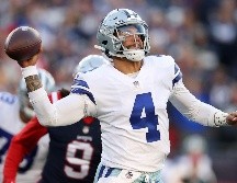 IMPARABLE. Dak Prescott lanzó un pase de touchdown de 35 yardas para darle el triunfo a los Cowboys en el Tiempo Extra. AFP/M. MEYER
