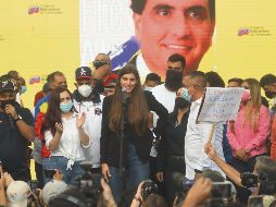 Carta. Camilla Fari leyó una carta de su esposo, en la que confirma su postura en cuanto a la colaboración con la justicia de EU. EFE