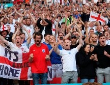 El día de la final de la Eurocopa, ganada por Italia en los penales, varios aficionados ingleses lanzaron piedras y objetos a los italianos en los alrededores del estadio. EFE / ARCHIVO