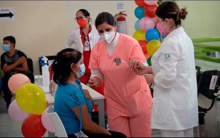 Hasta ahora, 69.1 millones de personas mayores de 18 años tienen al menos una dosis de la vacuna anticovid. EFE/C. López