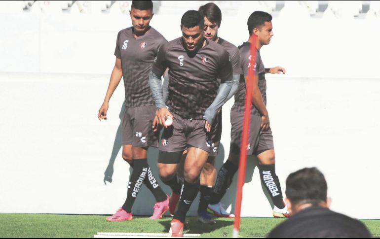 En casa. Los Zorros tuvieron su última práctica previa a su duelo de hoy en la cancha del Estadio Jalisco. Atlas FC