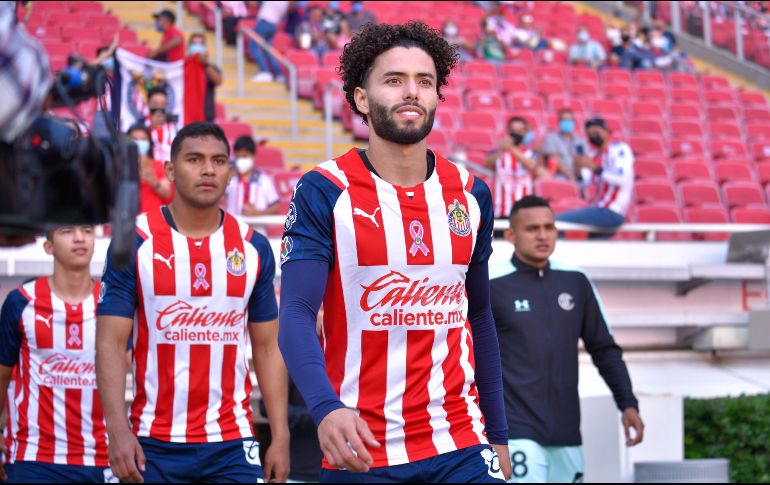 Como se ha vuelto costumbre cuando llega el mes de octubre, Chivas reveló su nuevo  uniforme para la concientización en la lucha contra el cáncer de mama. IMAGO7