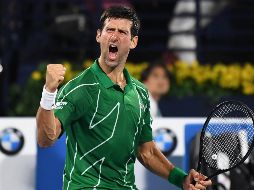Novak Djokovic, número uno del mundo, ha expresado públicamente su oposición a las vacunas y se ha negado a decir si está vacunado contra el coronavirus. AFP / ARCHIVO