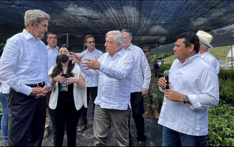 Kerry visitó este lunes el sureste de México para observar el programa Sembrando Vida, con el que se han reforestado 1 millón de hectáreas al apoyar a más de medio millón de personas. AFP