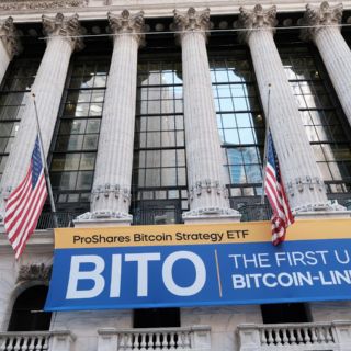 Bitcoin: Primer fondo indexado a la criptomoneda debuta en Wall Street