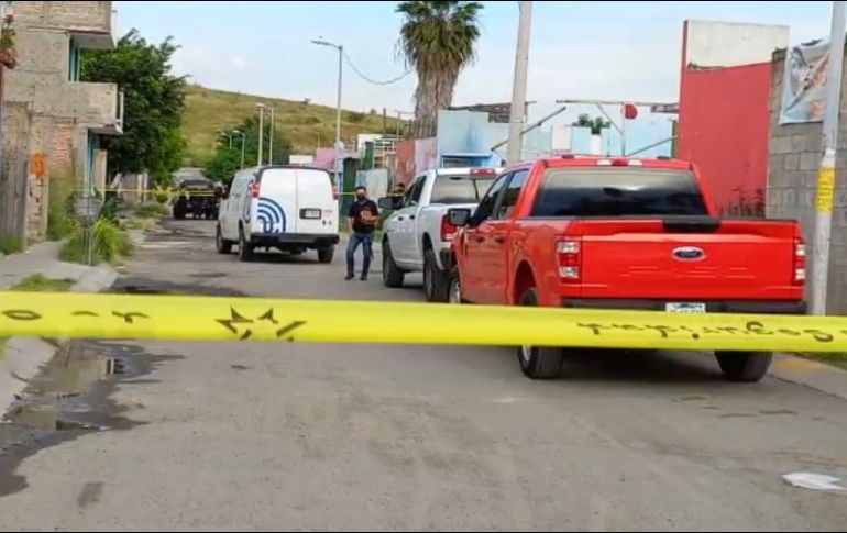 Al lugar acudió un agente del Ministerio Público quien abrió una carpeta de investigación por el homicidio, además de peritos del IJCF. ESPECIAL