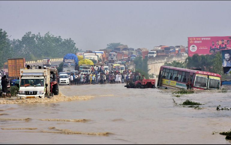 Las lluvias causan cada año importantes daños personales y materiales en Nepal y otros países del sur de Asia, especialmente durante el periodo del monzón entre junio y septiembre. AFP