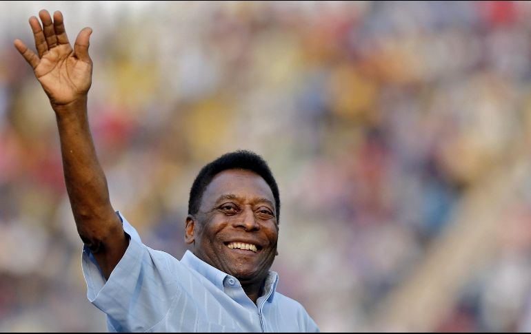 Pelé, el único hombre que ha ganado tres veces el título de campeón del mundo como jugador, cumplirá 81 años el sábado. REUTERS / ARCHIVO