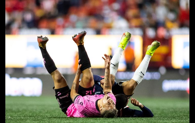 MUY TRABADO. Durante lapsos del partido, fue poco el espectáculo por las constantes faltas. IMAGO7