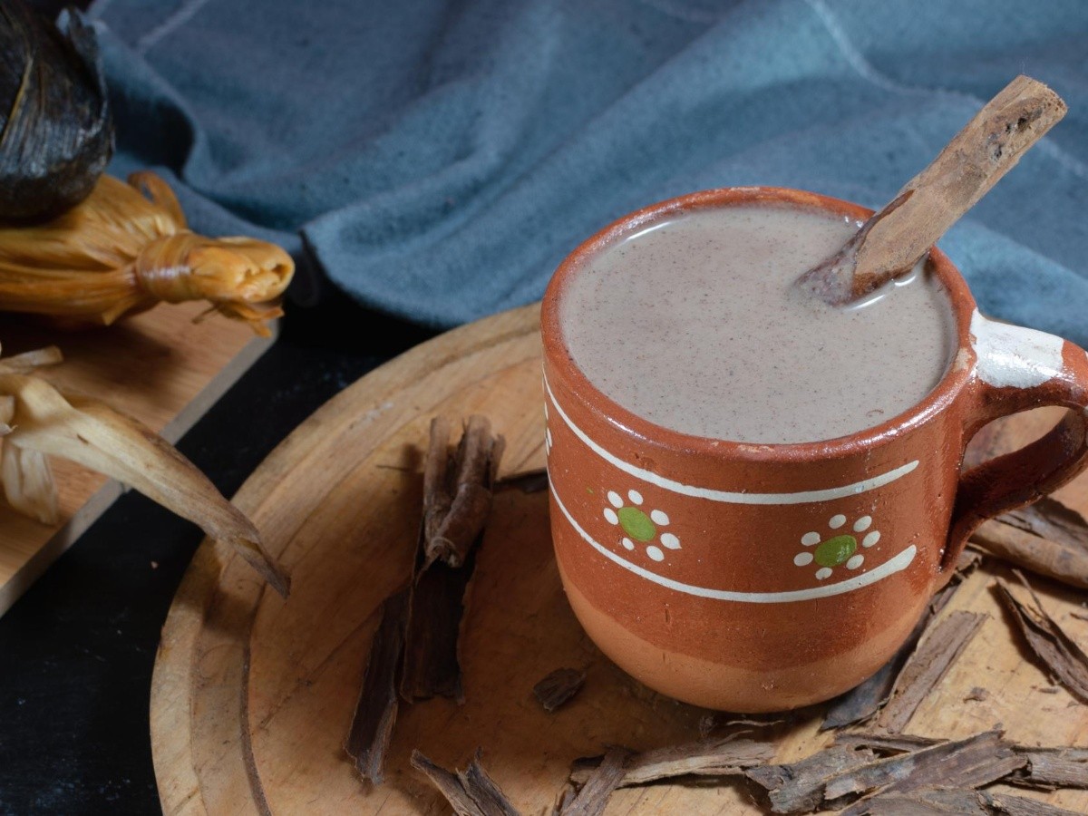 Recetas Tradicionales: Prepara un rico champurrado para acompañar el pan de  elote o el pan de muerto | El Informador