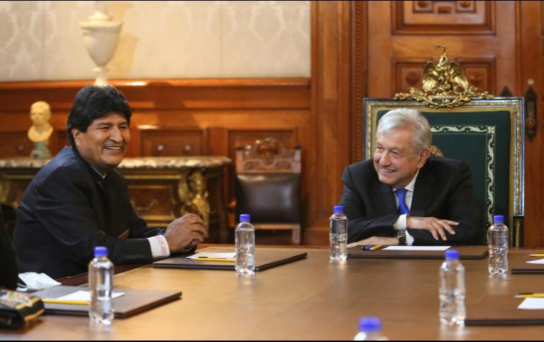 En su cuenta de Twitter, AMLO difundió una fotografía del encuentro con Evo Morales. TWITTER/@lopezobrador_