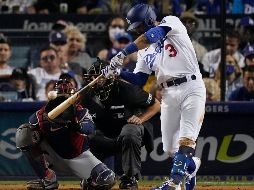 Chris Taylor pega su segundo jonrón del juego. Los Dodgers consiguieron un nuevo récord de postemporada al conectar 17 hits. AP/M. Sánchez