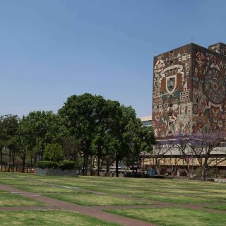 AMLO se lanza contra la UNAM y la acusa de volverse conservadora