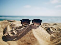 Conoce unos sencillos pasos para ahorrar en tus vacaciones 2022. ESPECIAL/Photo by Ethan Robertson on Unsplash.