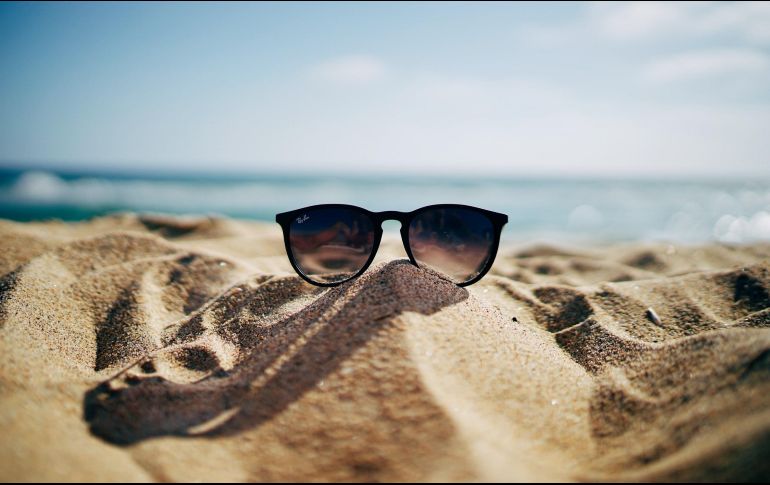 Conoce unos sencillos pasos para ahorrar en tus vacaciones 2022. ESPECIAL/Photo by Ethan Robertson on Unsplash.