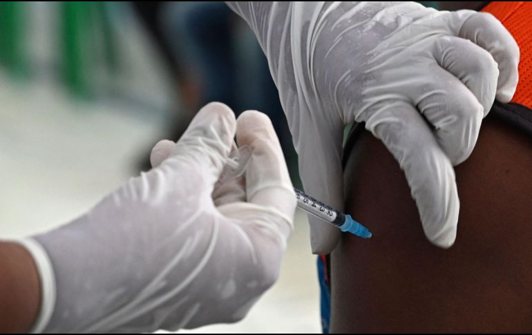 La Secretaría de Salud Federal informó que en Jalisco hay un estimado de mil 046 casos activos, es decir, personas que han presentado síntomas del virus en los últimos 14 días. AFP/ARCHIVO