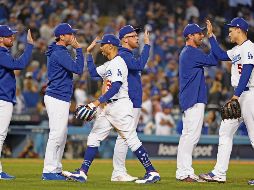 Los Dodgers ganaron dos de tres juegos en Los Ángeles, lo que obligó a un sexto enfrentamiento. EFE/C. Brehman