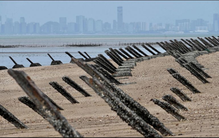 Barreras antiaterrizaje en la costa de Taiwán. AFP/S. Yeh