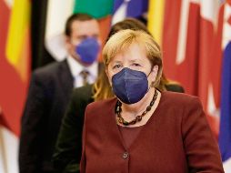 Jefes de Estado despidieron con emotivo homenaje a la canciller de Alemania en su última participación en una cumbre de la Unión Europea. EFE/O. Hoslet