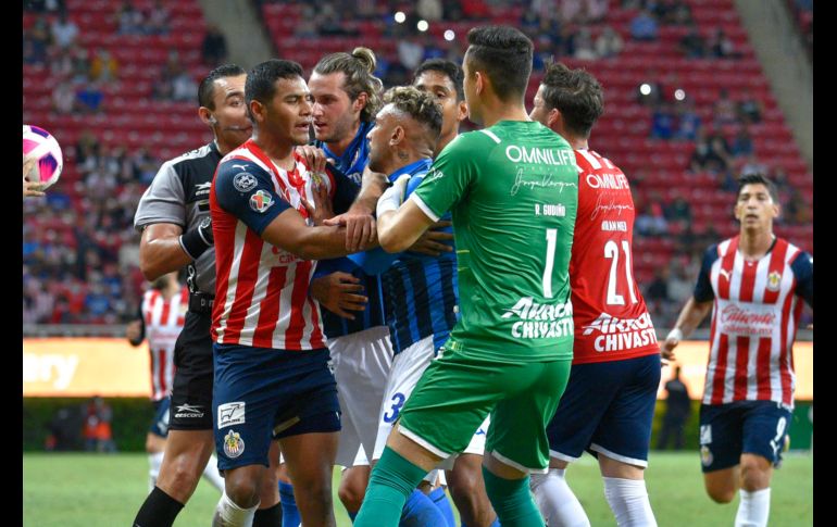 CALIENTE. Al partido le hizo falta espectáculo, pero los ánimos entre ambos conjuntos siempre estuvieron a tope. IMAGO7