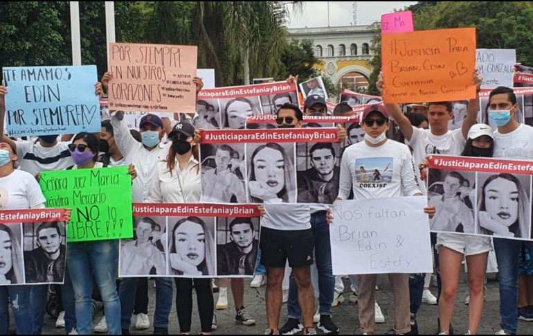 Fueron alrededor de 200 personas quienes se reunieron para marchar hoy domingo. EL INFORMADOR / G. Gallo
