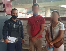 Los elementos de la Policía se comunicaron con la familia, para informarles que el joven está en buen estado de salud, también se contactó a una amiga de la familia que vive en la ciudad para ser el nexo para facilitar el regreso a su hogar. CORTESÍA/POLICÍA DE GUADALAJARA
