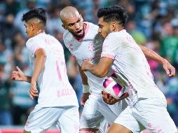 Eduardo Aguirre aprovechó la floja marca -puesto que estaba medio de defensas coahuilenses- y remató con comodidad de zurda dejando el 2-2 al minuto 94. IMAGO7