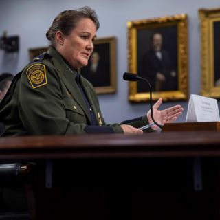 Agentes fronterizos insultan a migrantes en grupos de Facebook y salen impunes