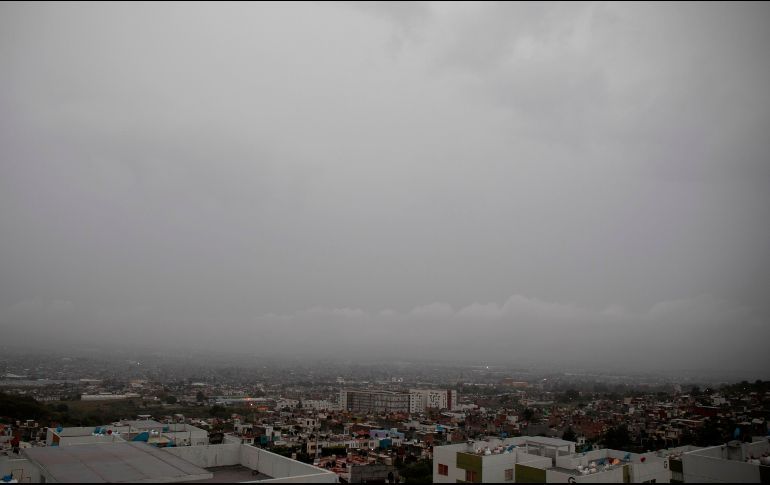 Vista del cielo nublado por el paso del huracán 