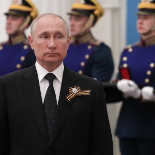 Monstruoso, enseñar a los niños a cambiar de género: Putin