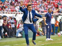 Desalineado. El entrenador del Guadalajara ha plasmado más palabras que acciones y resultados en su actual interinato con el primer equipo. Imago7