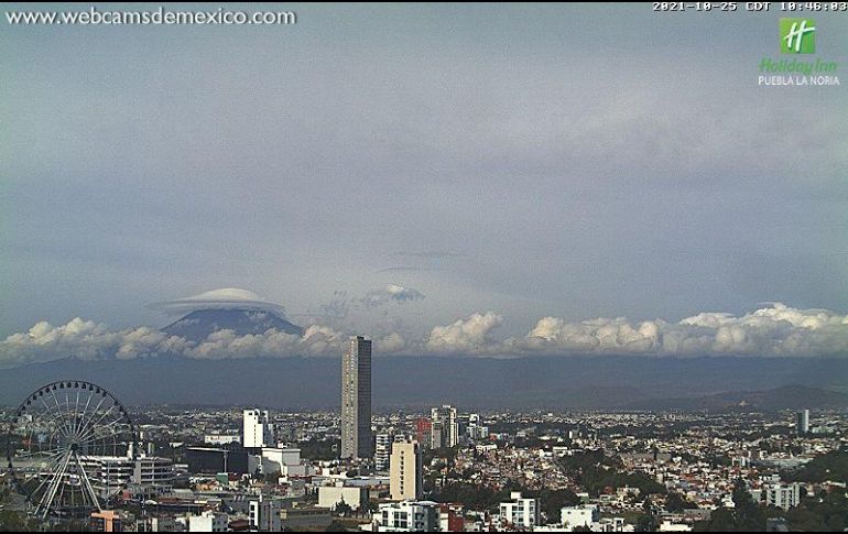 Autoridades explicaron que se trataba de una nube tipo lenticular, que suelen aparecer en lugares montañosos. TWITTER / @spcver