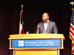 Johnson aprovechó para instar a los residentes de Dallas a vacunarse contra el virus. TWITTER/@Johnson4Dallas