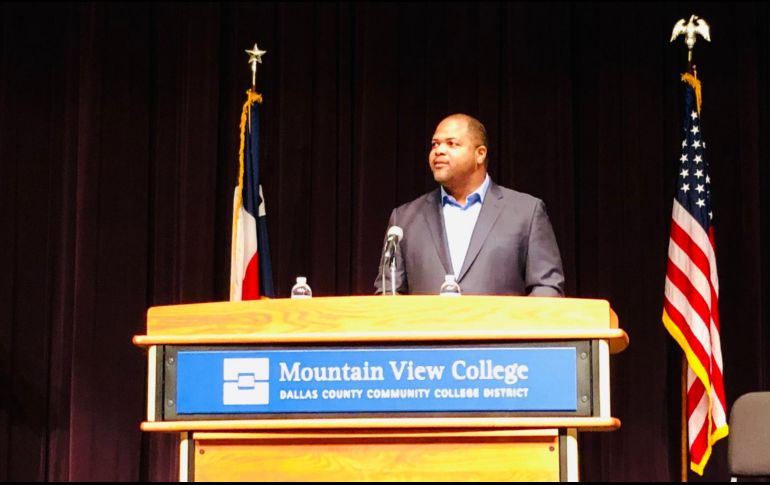 Johnson aprovechó para instar a los residentes de Dallas a vacunarse contra el virus. TWITTER/@Johnson4Dallas