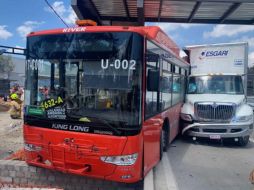 Al momento del hecho iban pocos pasajeros en el camión, de los cuales siete resultaron con algunas molestias físicas. ESPECIAL