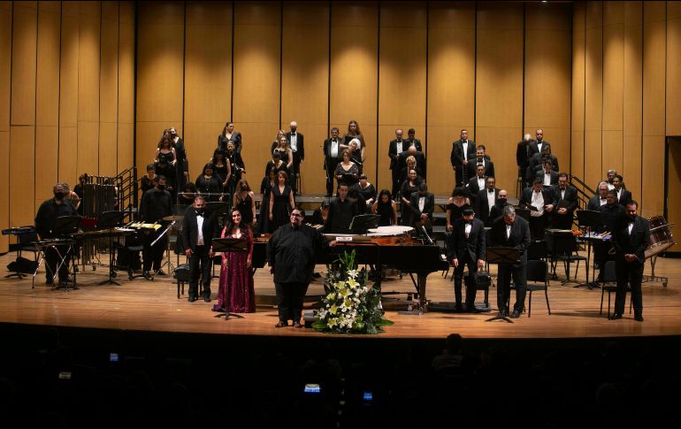 El concierto comenzó poco después de las 20:00 horas, en el cual se interpretó una cantata de Carl Orff, la famosa Carmina Burana, en su formato original para dos pianos y percusiones. EL INFORMADOR/G. GALLO