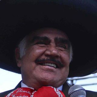 Vicente Fernández deja el área de terapia intensiva en el hospital