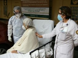 Explican que las mujeres están más expuestas al virus porque son el 70 % de empleados en el sector salud y 80 % del sector de asistencia social. EFE / ARCHIVO