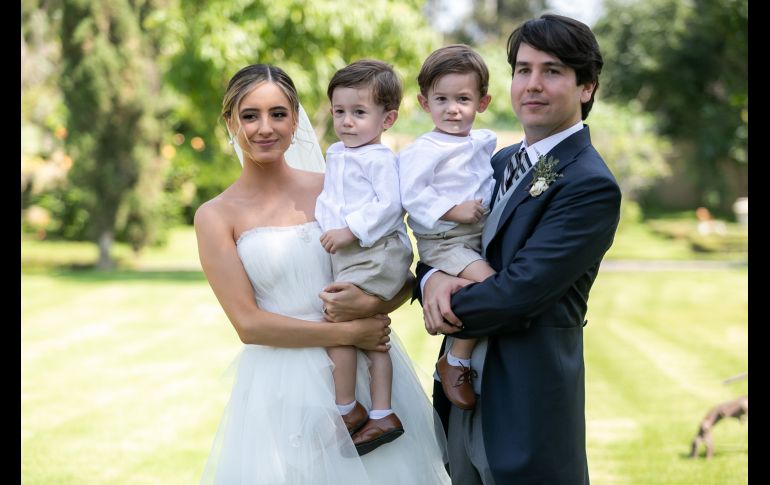 Mishelle Orozco y Marcos Dau con Marcos y Mateo GENTE BIEN JALISCO / JORGE SOLTERO