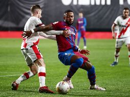 Con este resultado el Rayo Vallecano suma 19 puntos y sigue en la parte alta de la clasificación, mientras que el Barcelona, que encadena dos derrotas seguidas, se queda con 15. REUTERS / S. Pérez