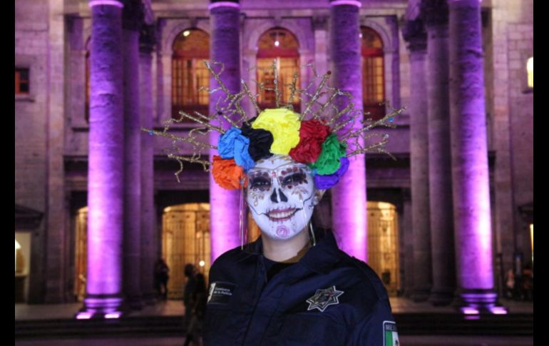 Son cinco policías caracterizados que pasearán por las calles de la ciudad desde este miércoles 27 de octubre y hasta el próximo 2 de noviembre. ESPECIAL/Policía de Guadalajara