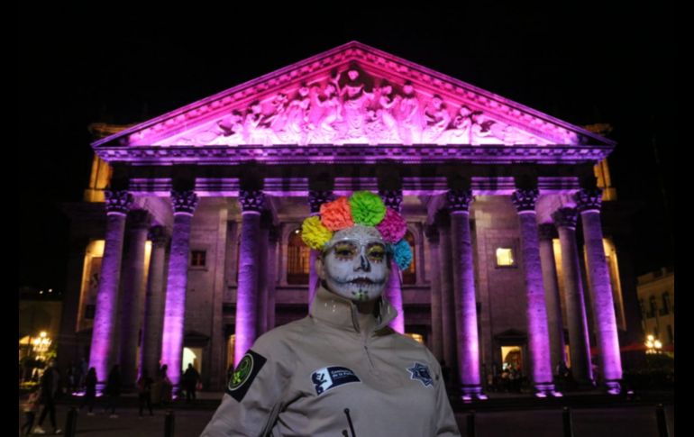 Son cinco policías caracterizados que pasearán por las calles de la ciudad desde este miércoles 27 de octubre y hasta el próximo 2 de noviembre. ESPECIAL/Policía de Guadalajara