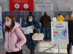 Rechazo. Ya sea por malas experiencias o desconfianza,  diversas personas del sector del este de Europa no se quieren vacunar. EFE