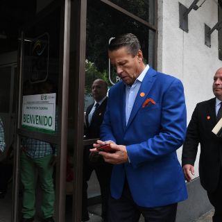 Alfredo Adame pierde demanda, sospecha corrupción